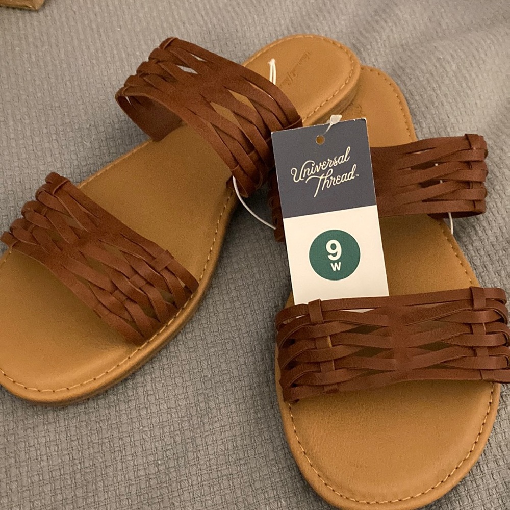NWT Wide Sandals